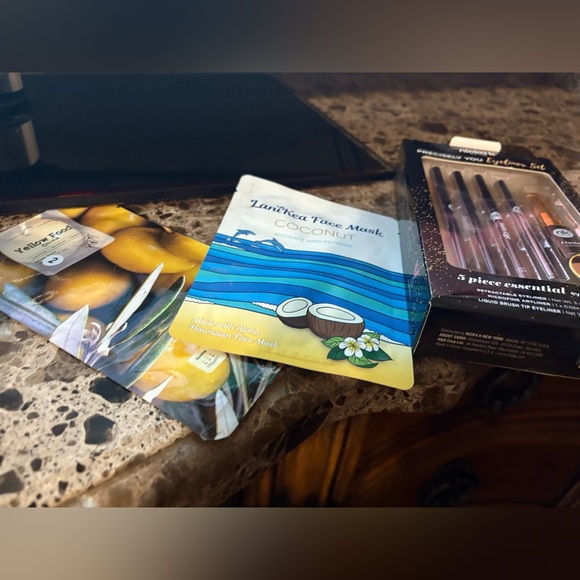 Betsey Johnson Black Star Embossed Bag with Beauty Products (Large Lot) - Picture 5 of 6